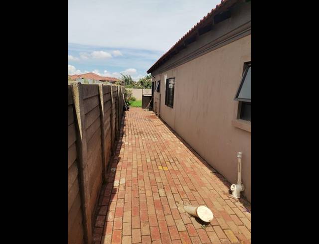 3 BEDROOM HOUSE FOR SALE IN GERMISTON SOUTH